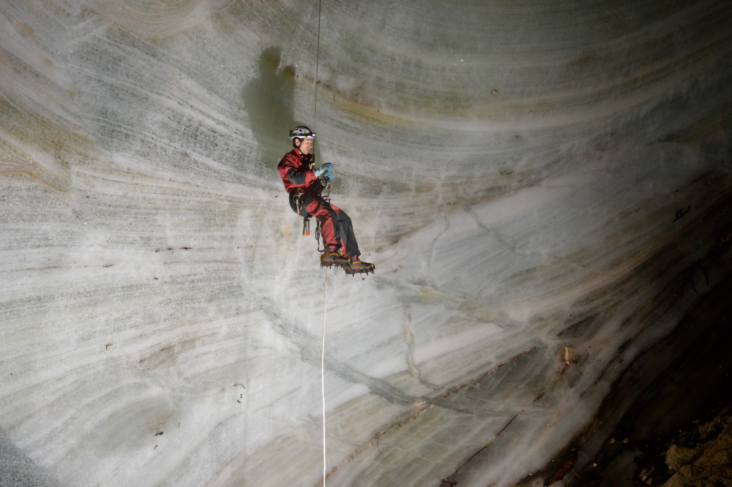 From snow to past alpine climate: what ice caves tell us.