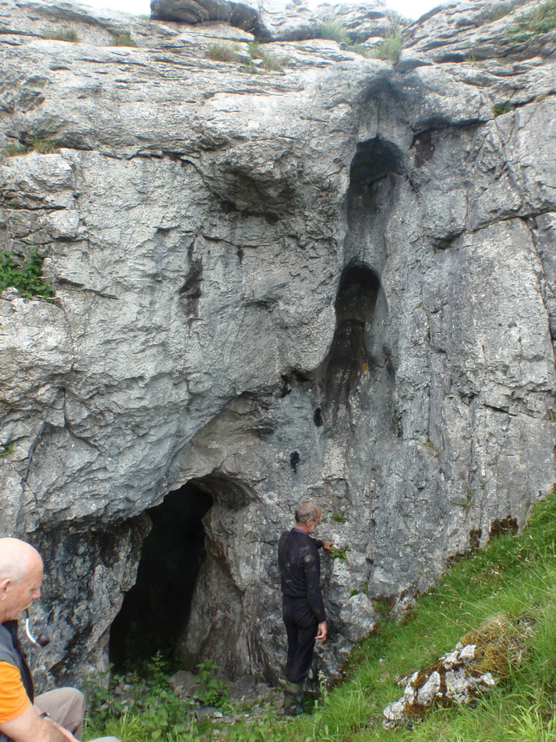 The caves of Gigglewick Scar - examples of deglacial speleogenesis?