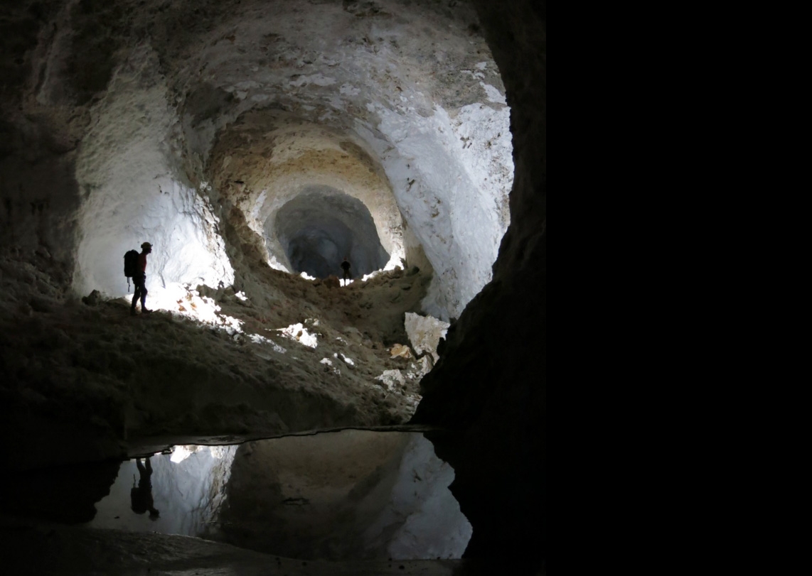 Amazing Caves: Amazing Microbes