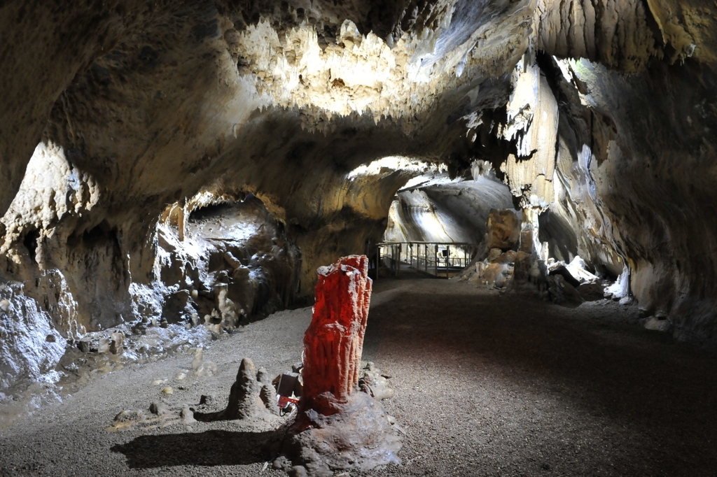 10 years of Cave Lighting project. LED lighting in show caves.