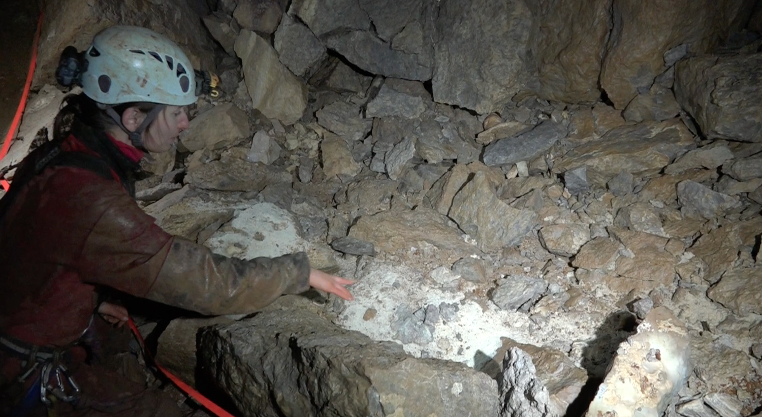 Cryogenic research in Water Icicle Close Cave